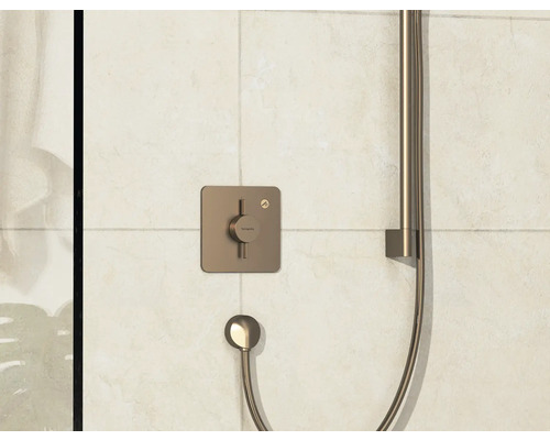 Robinet de douche avec douchette et mitigeur thermostatique au mur