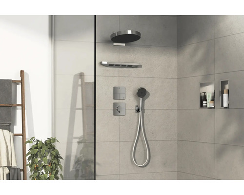 Douche à l''italienne avec douche de tête, douchette, thermostat et étagères