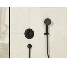 Aufputz-Brausearmatur in Schwarz mit Handbrause und rundem Thermostat