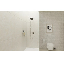 Badezimmer mit Dusche und Toilette