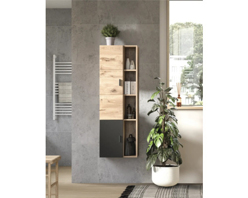 Salle de bains moderne avec armoire suspendue aspect bois et porte foncée