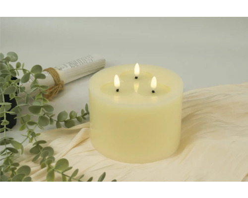 Bougie pilier LED décorative avec trois flammes