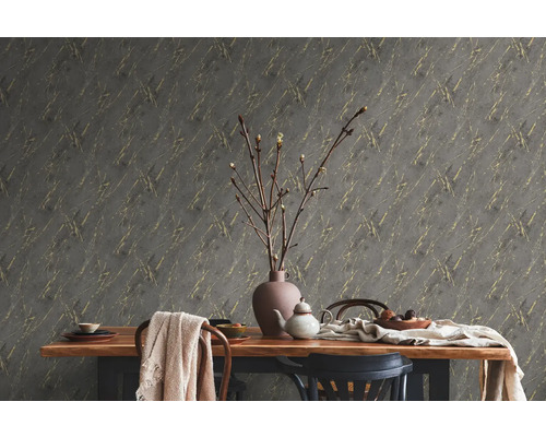 Ambiance décorative avec papier peint marbré gris et doré