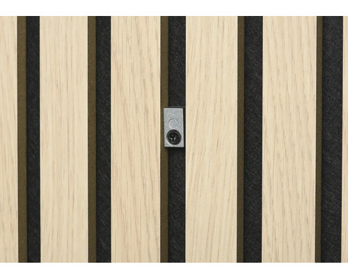 Detailaufnahme einer Akustikpaneele mit Befestigungsclip