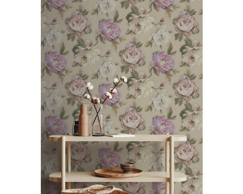 Tapete mit Blumenmuster in einem Wohnraum