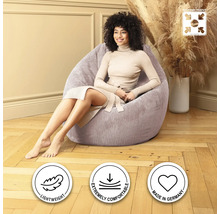 Femme assise dans un pouf en tissu côtelé