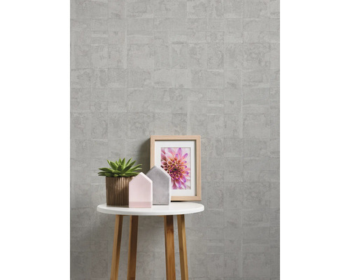 Helle, moderne Wandgestaltung mit grauer Tapete im Fliesendesign