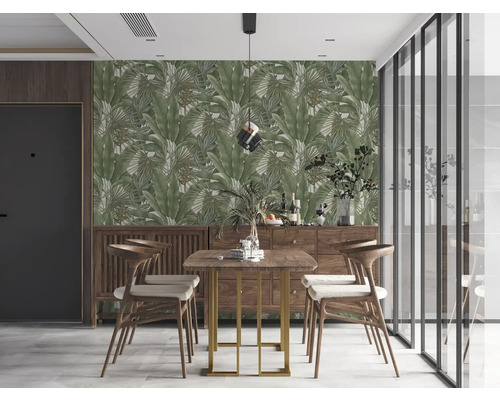 Salle à manger avec table à manger, chaises, commode et papier peint à motifs végétaux