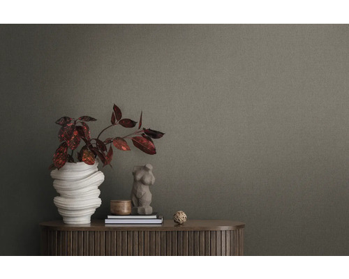 Gros plan d''un papier peint texturé avec des éléments décoratifs sur une armoire en bois