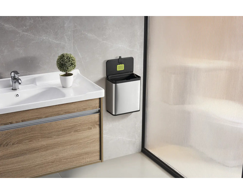 Badezimmer Szene mit Waschbecken, Unterschrank und einem offenen, an der Wand montierten Abfalleimer.