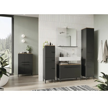 Salle de bains moderne avec lavabo, miroir, armoire de toilette et armoires hautes