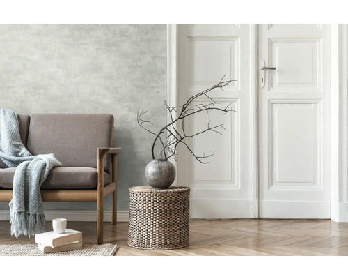 Salon avec canapé, table et décoration