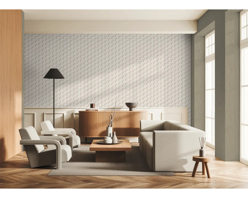 Wohnzimmer mit Sofa, Sesseln, Holzboden und gemusterter Tapete