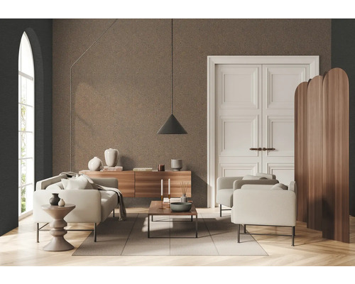 Salon avec canapé, fauteuil, table en bois, armoire et mur décoratif