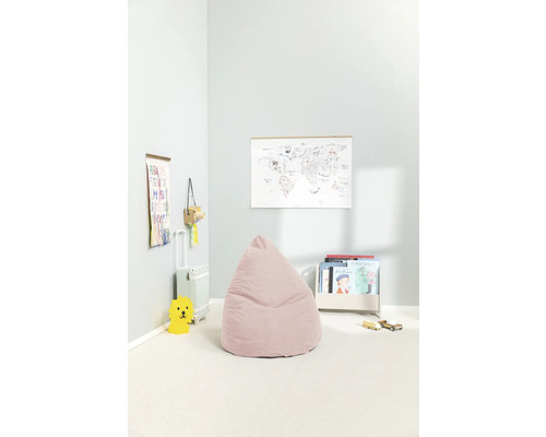 Zimmer mit Sitzsack, Weltkarte und Spielzeug
