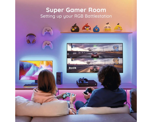Installation d''une salle de jeu avec écrans, consoles de jeu, éclairage LED et objets de décoration.