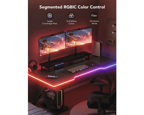 Gaming-Setup mit zwei Monitoren, beleuchteter Tischplatte, Tastatur, Maus und Gaming-PC