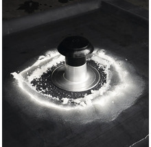 Ventilateur de toit avec joint sur une surface de toit
