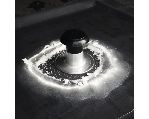 Ventilateur de toit avec joint sur une surface de toit
