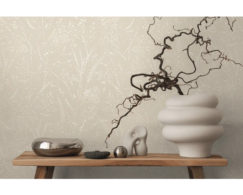 Papier peint décoratif à motifs végétaux sur un mur