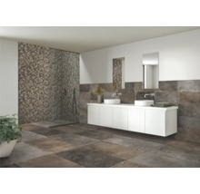 Salle de bains avec douche, lavabos et carrelage au design moderne.
