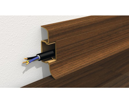 Sockelleiste aus Holz mit Kabelkanal