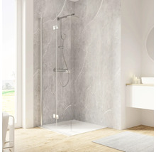 Salle de bains avec paroi de douche, robinetterie de douche et lavabo