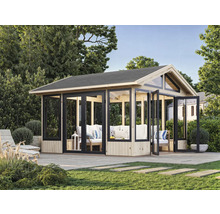 Pavillon autoportant avec façades en verre et cadre en bois dans le jardin