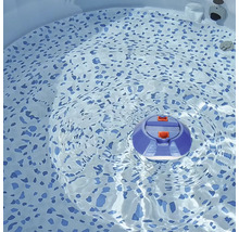 Diffuseur flottant dans la piscine pour l''entretien de l''eau