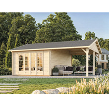 Gartenhaus mit überdachter Terrasse und Sitzgelegenheiten im Garten