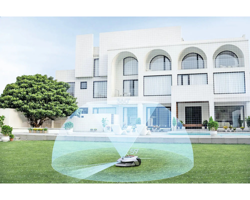 Robot tondeuse à gazon sur une pelouse devant une maison moderne avec piscine et mobilier de jardin