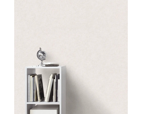 Wand mit beiger Vliestapete