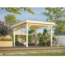 Terrasse en bois avec pavillon de jardin et deux fauteuils suspendus.