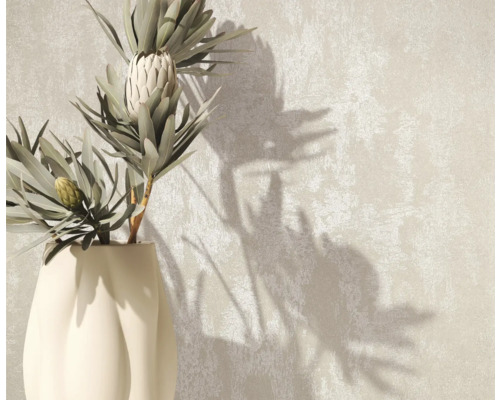 Vase décorative avec des plantes sur fond texturé