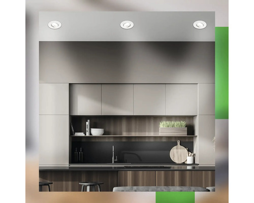 Cuisine moderne avec spots encastrés au plafond