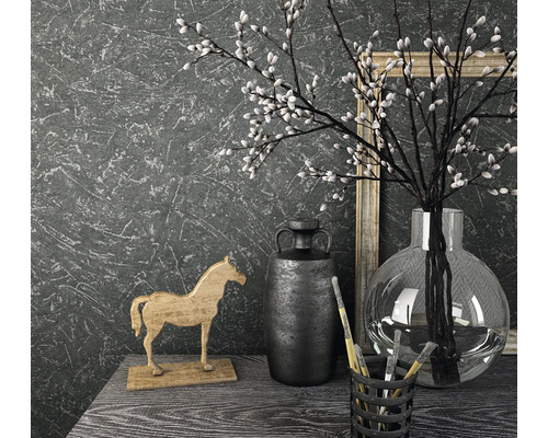 Arrangement décoratif avec cheval en bois, vases, branches et cadre