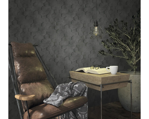 Scène de salon avec fauteuil, table d''appoint, livre, lampe et panneaux muraux