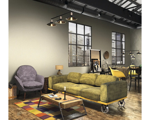 Salon de style loft avec canapé, fauteuil et table basse