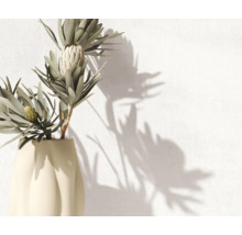 Fleurs artificielles décoratives dans un vase