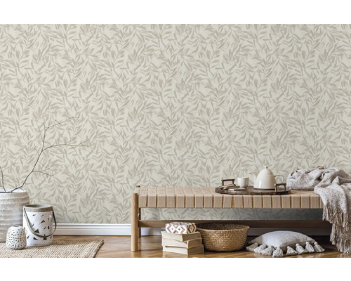 Scène avec papier peint à motifs floraux et banc