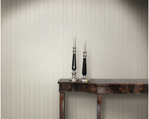 Papier peint décoratif avec chandeliers sur une table en bois