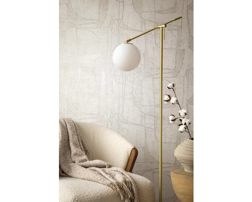 Scène avec fauteuil, lampadaire et vase décorative pour un intérieur élégant