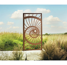 Dekorative Garten-Sichtschutzwand mit Spiralmuster im Aussenbereich