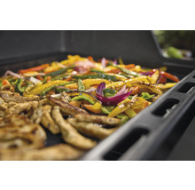 Plancha avec légumes et viande grillés