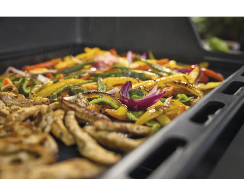 Plancha avec légumes et viande grillés