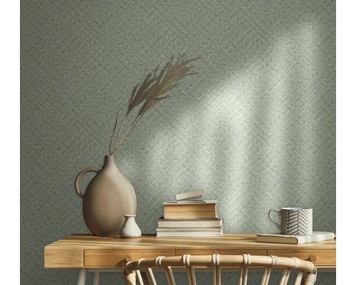 Dekorative Wand mit Tapete, Tisch, Vase und Buch