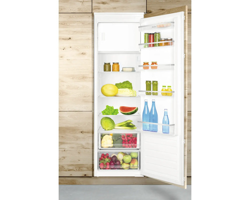 Réfrigérateur ouvert rempli d''aliments