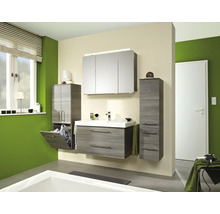 Salle de bains avec meuble sous-lavabo, armoire de toilette et armoires hautes aspect bois