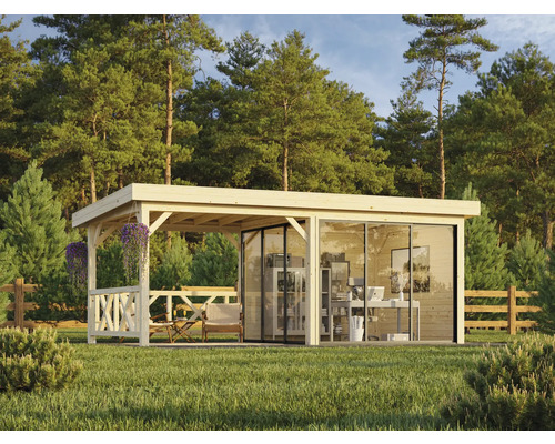 Maison de jardin en bois avec façade en verre et terrasse couverte sur une pelouse