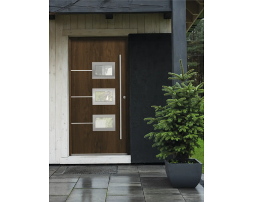 Haustür aus Holz mit drei Fenstern und einem Türgriff